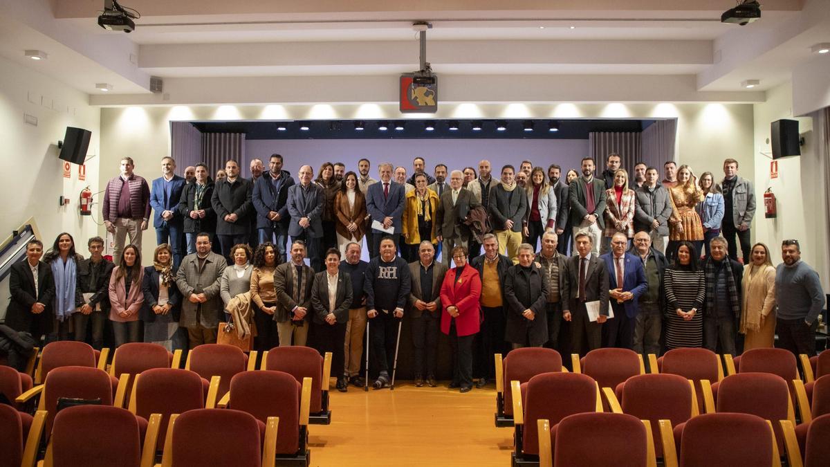 Presentación del convenio de ayuda a domicilio en la Diputación.