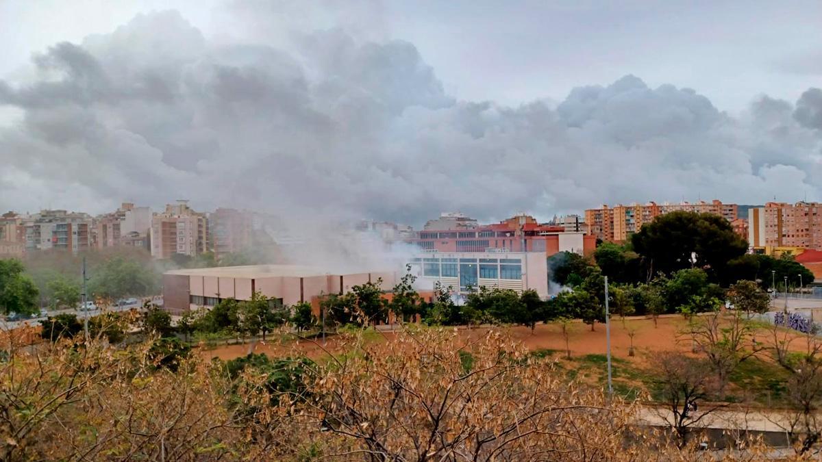 Incendio de una piscina municipal en LHospitalet