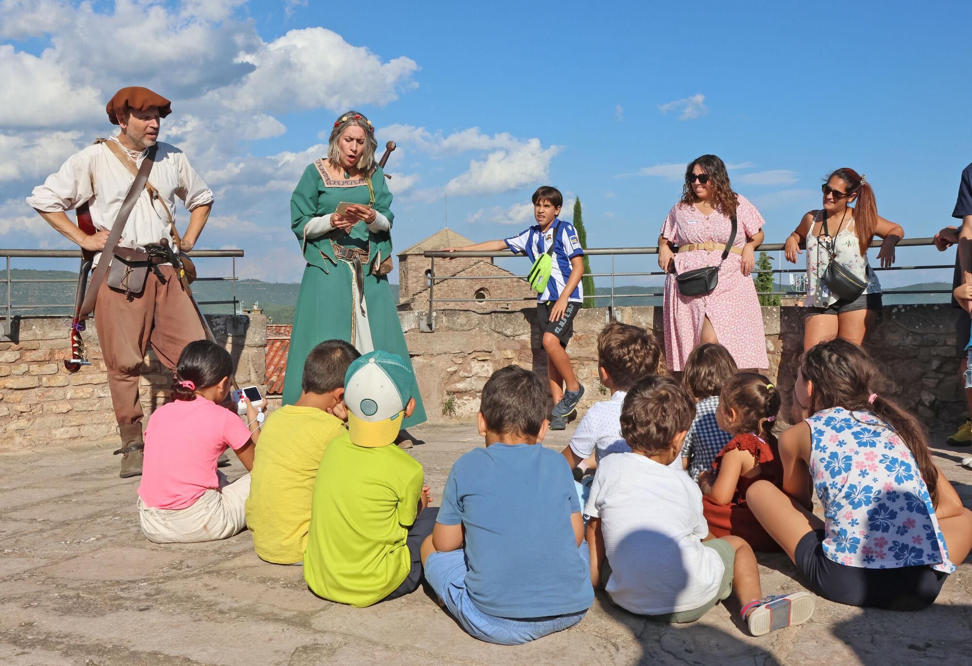 Visita teatralitzada número 1.500 al castell de Cardona, a càrrec de Jordi Santasusagna i Núria Juberó