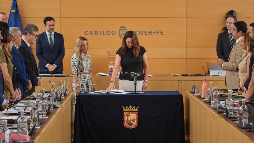 El Pleno del Cabildo de Tenerife cuenta desde ayer con María Candelaria de León Luis, consejera del Grupo Insular Socialista. La número 12 de la candidatura del PSOE sustituye a su compañera Mónica Ceballos Hernández, que concurrió en el número 10. | carsten w. lauritsen