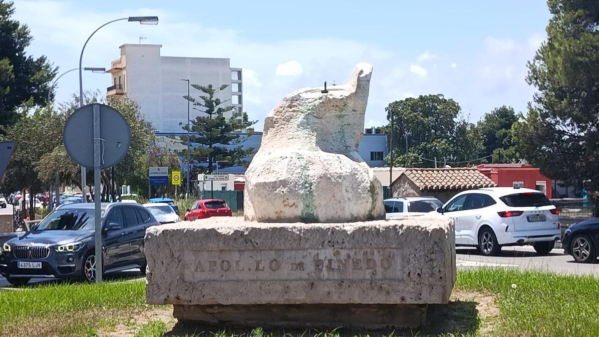 Estado del Apolo de Pinedo año y medio después de que un hombre robara la estatua central.
