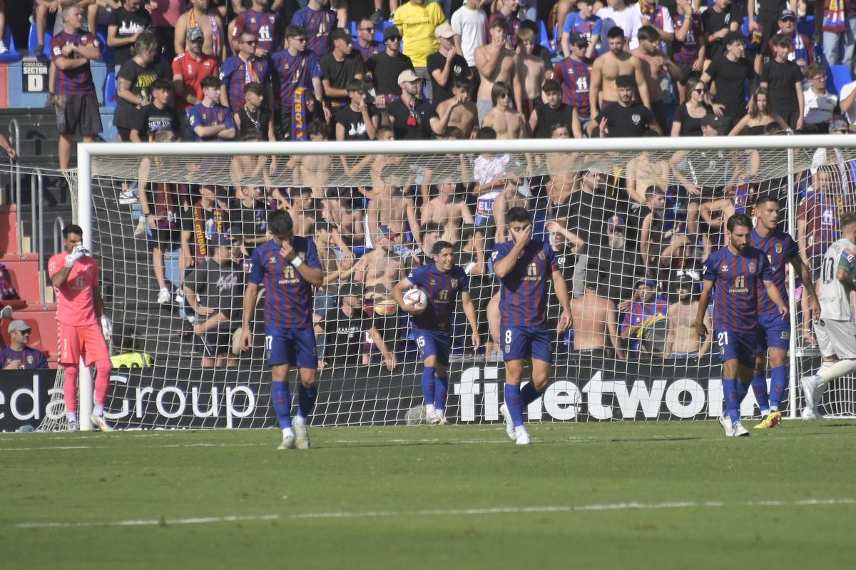 Eldense-Castellón: El Eldense sale malherido del vendaval (2-3)