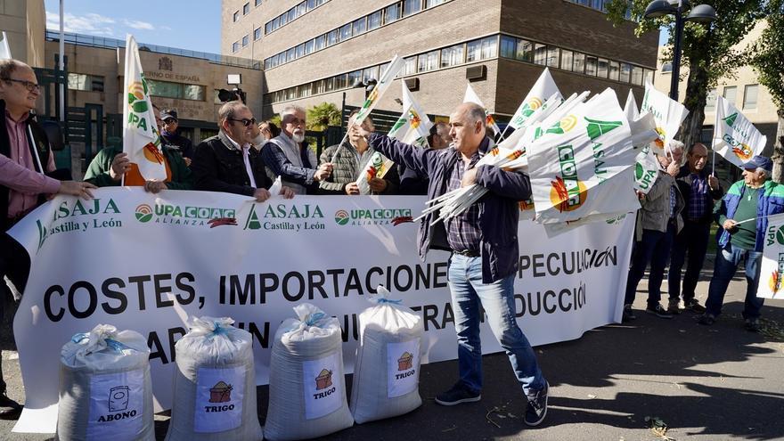 Los cerealistas zamoranos salen a la calle: el sector está &quot;en quiebra técnica&quot;