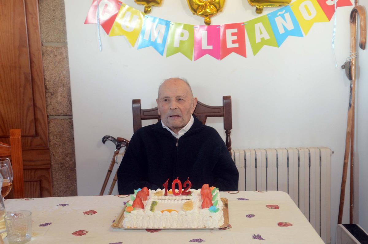 Dositeo Valiñas en la fiesta de su 102 cumpleaños. 7 febrero 2023. Noé Parga