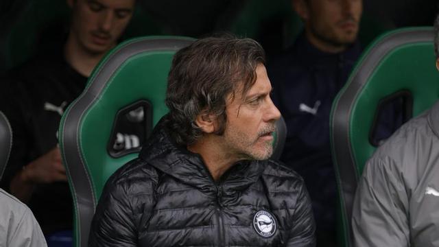 Sánchez Flores, en el banquillo del Martínez Valero. | EFE