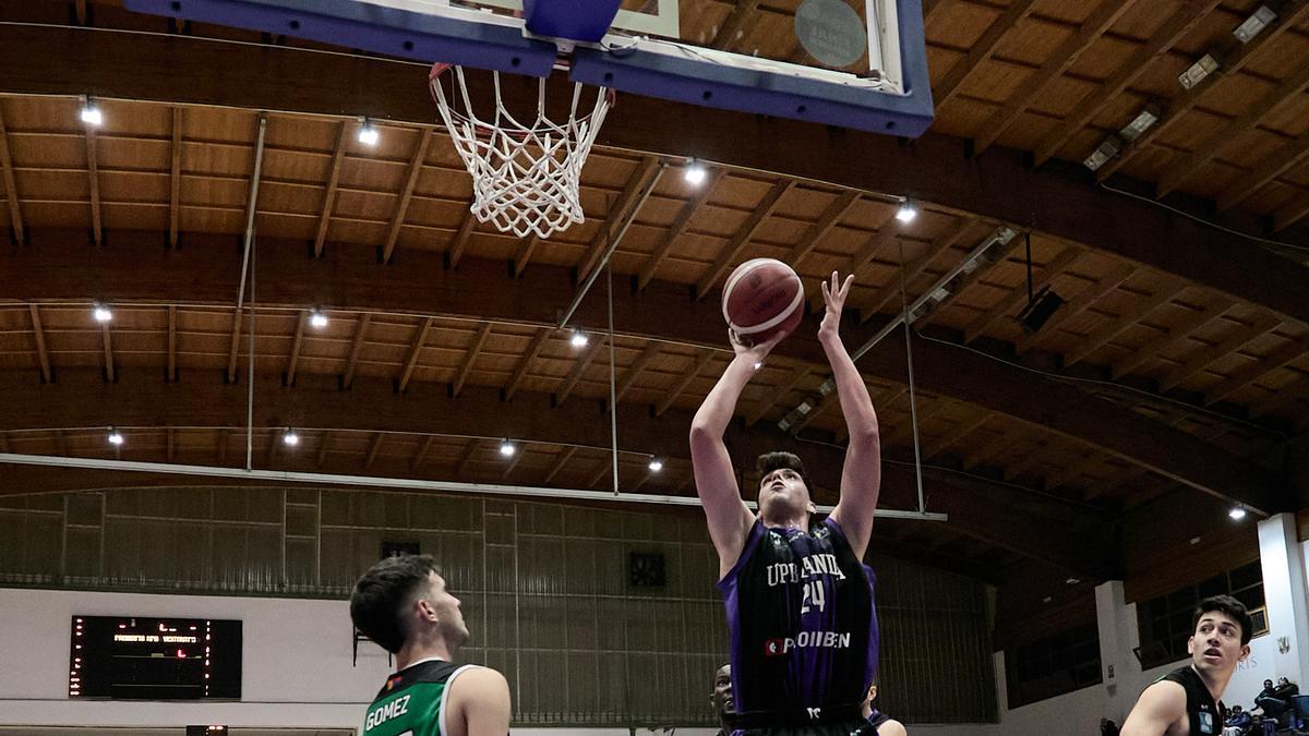 Una Zamora entra a canasta en un partido de esta temporada