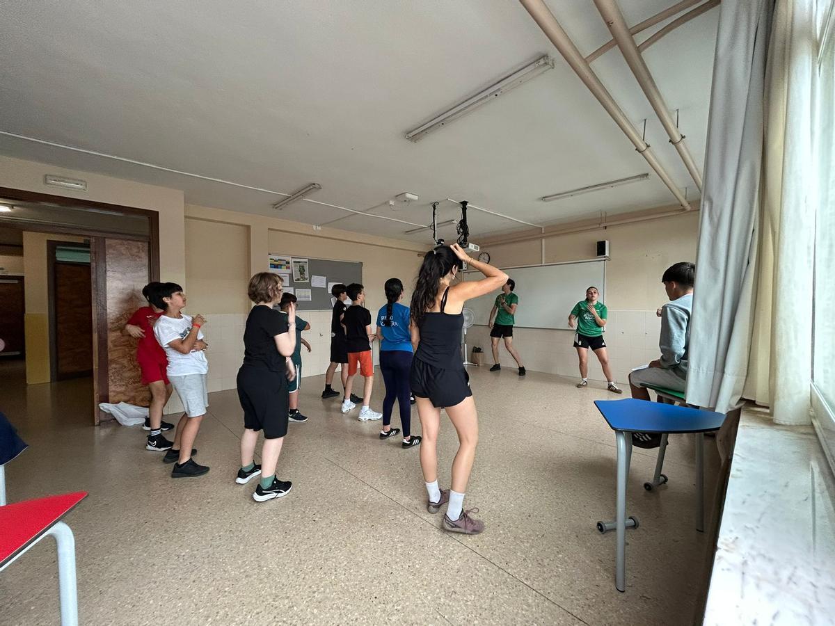 EN IMÁGENES: El alumnado de TSEAS del Instituto Corvera moviliza a 200 estudiantes por el Día del Deporte EN IMÁGENES: El alumnado de TSEAS del Instituto Corvera moviliza a 200 estudiantes por el Día del Deporte