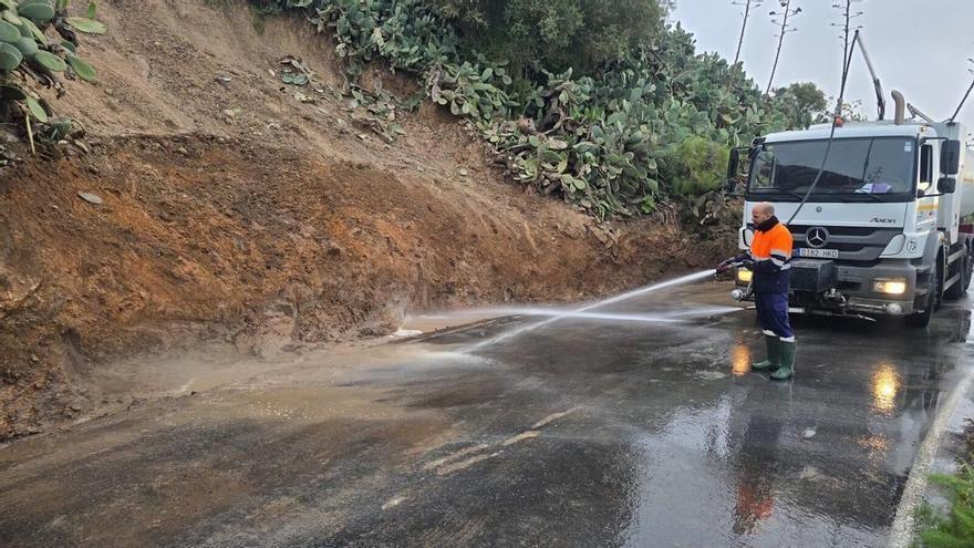 La carretera entre los Llanos de María Rivera y La Milagrosa reabre al tráfico tres semanas después del desprendimiento