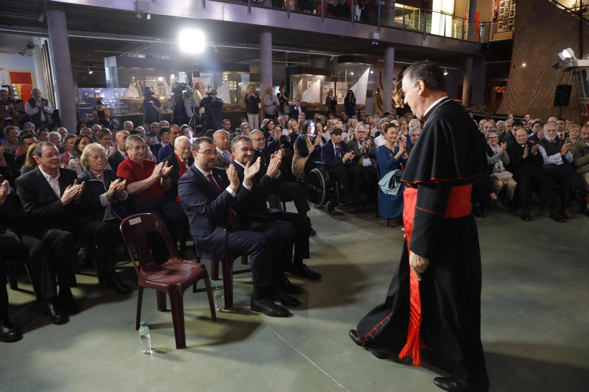 El cardenal Ángel  Fernández Artime recibe el título de Hijo Predilecto de Asturias en Luanco (Gozón)