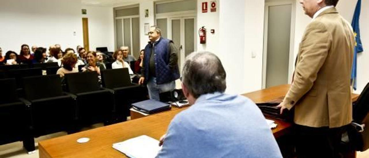 Un momento de la junta de fiscales celebrada ayer en la Audiencia de Alicante.