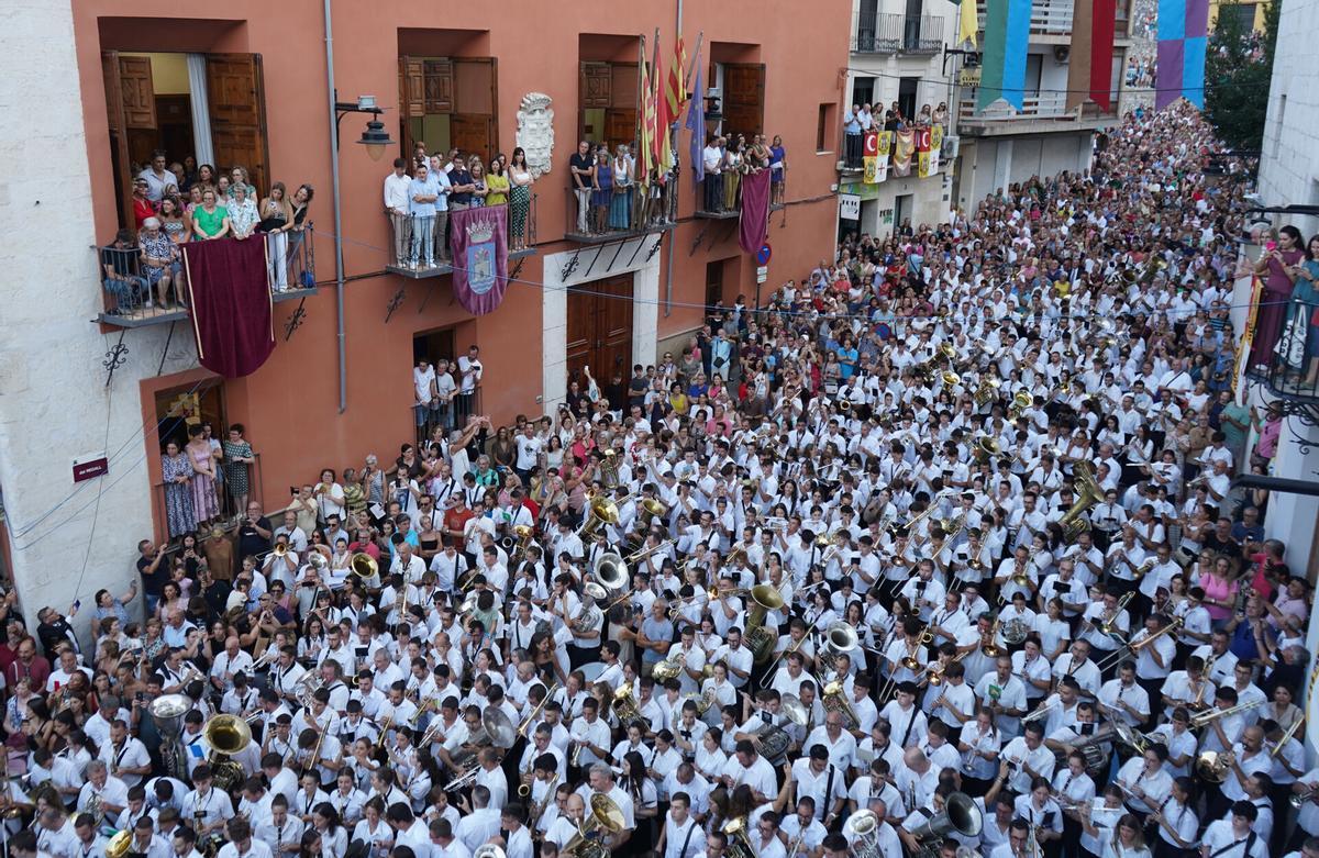 Ontinyent i el seu homenatge al mestre Ferrero.