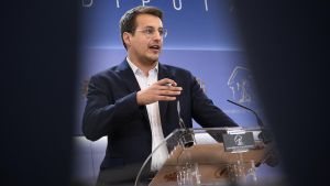 Archivo - El diputado de Sumar Jorge Pueyo durante una rueda de prensa anterior a la reunión de la Junta de Portavoces, en  el Congreso de los Diputados, a 8 de octubre de 2024, en Madrid (España).