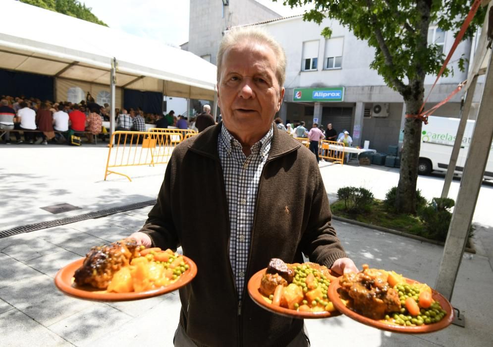 Fiestas gastronómicas en Galicia | A Lama hinca el diente a su famoso codillo