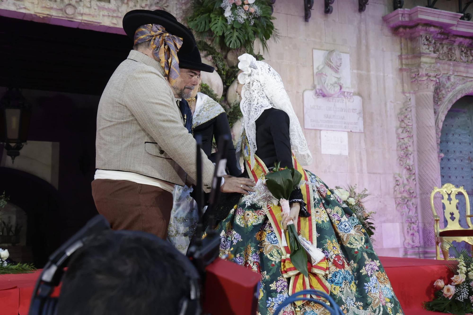 Las Hogueras de Alicante proclaman a su Bellea del Foc infantil 2025 y a sus damas