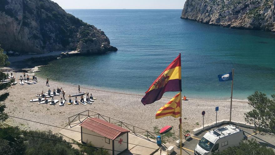 La Granadella de Xàbia iza la bandera de la República