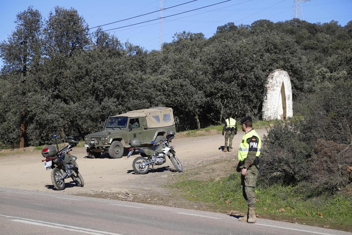 Militares, en el acceso a la base de Cerro Muriano el pasado 21 de diciembre.