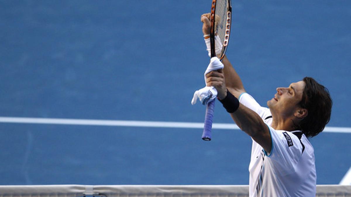 David Ferrer celebra su victoria ante el francés Richard Gasquet, este lunes, en Melbourne.