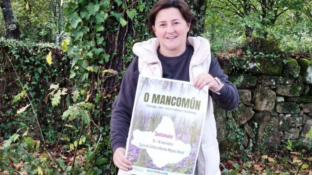 La concejala Charo Bouzón presenta las jornadas.