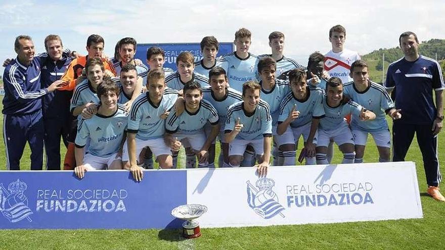 Carballo, primero por la derecha, en el torneo de la Real Sociedad el pasado fin de semana.