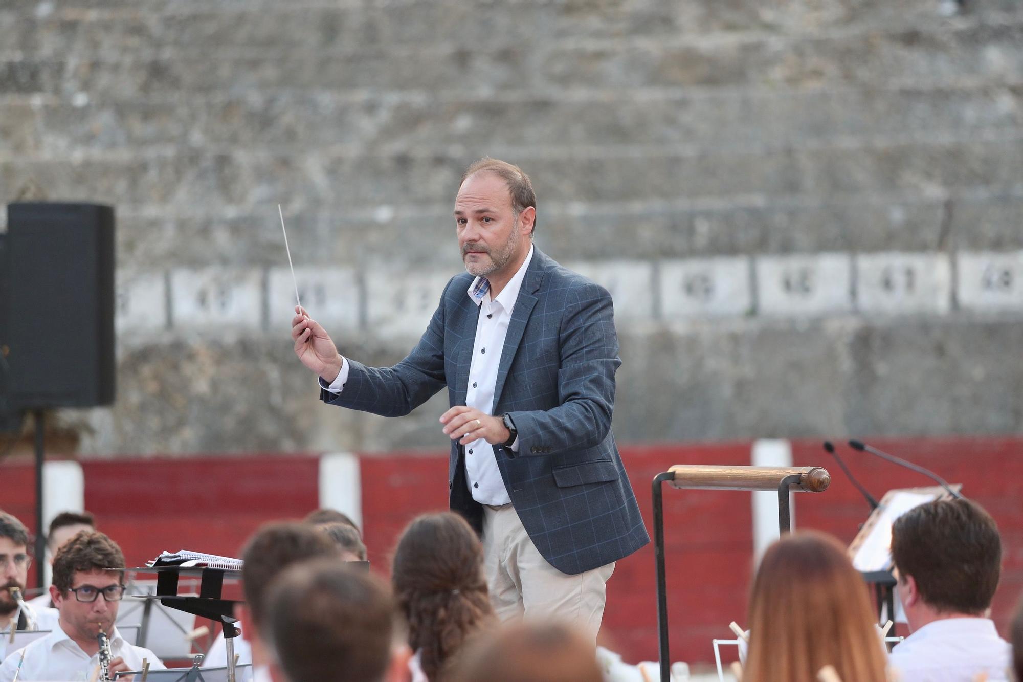 Bocairent recibe a Nerea y la corte a los sones de "Nerea"