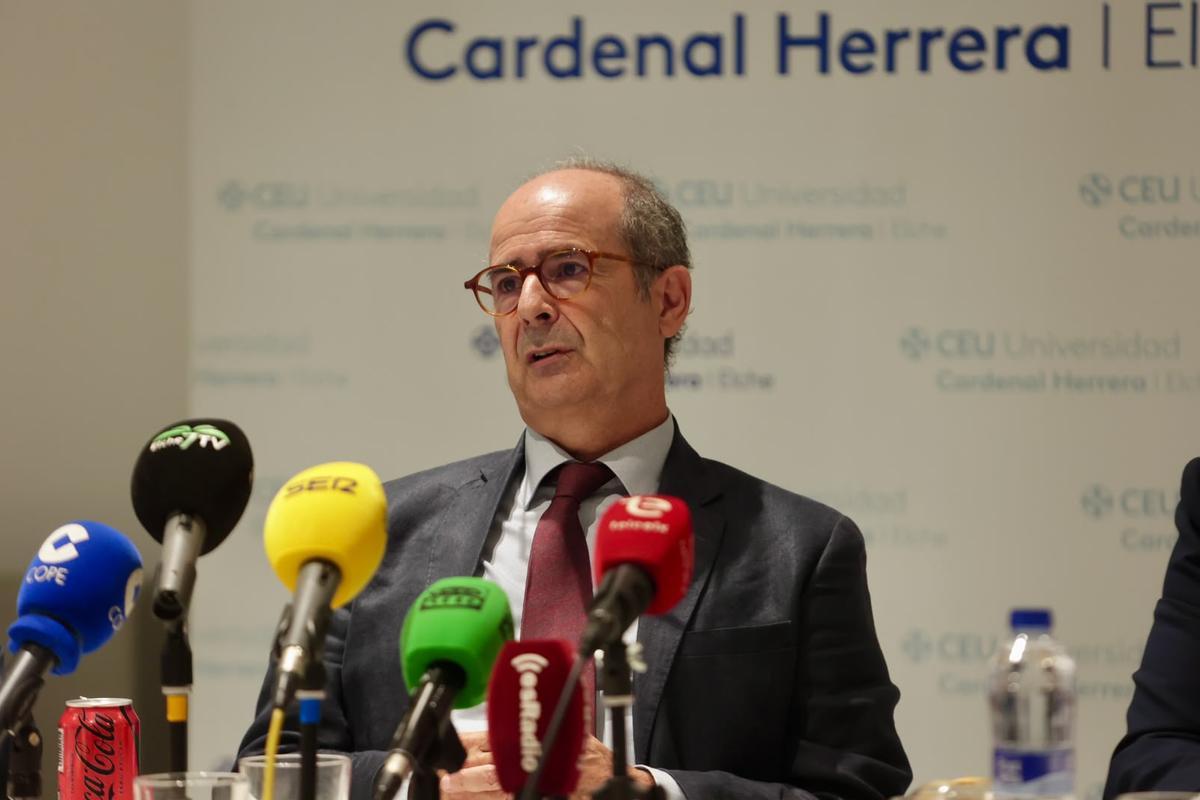 El rector del CEU, Higinio Marín, en un momento de la comparecencia.
