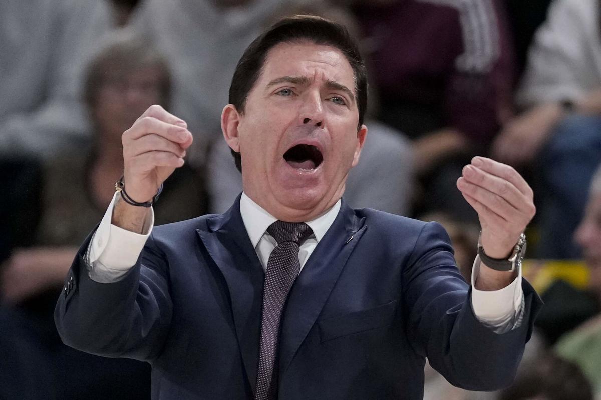 Xavi Pascual gesticula este domingo en el Palau contra el Girona.