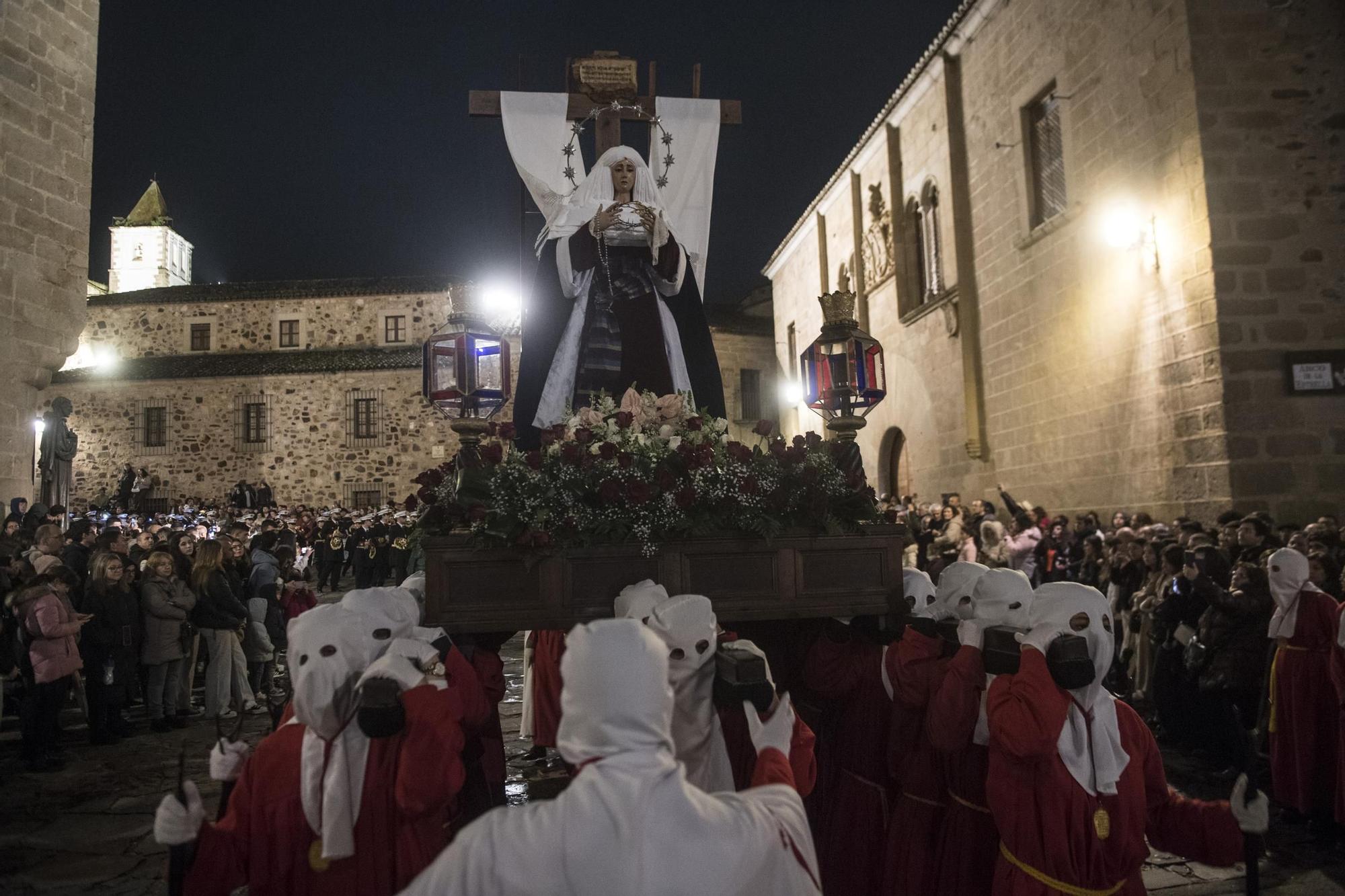 La Virgen del Buen Fin da aliento a la Semana Santa de Cáceres