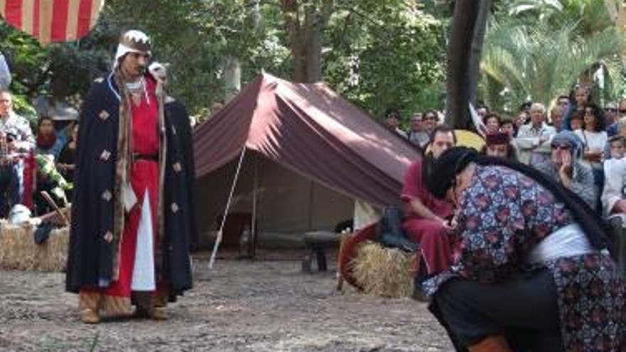 la recreación histórica llenó de actividad el Jardín Botánico de Nules.La Nova Muixeranga d&#039;Algemesí fue otro de los actos destacados ayer.Uno de los momentos de la recreación.La música estuvo muy presente.Otra de las escenas de la recreación histórica de ayer. f m. mira