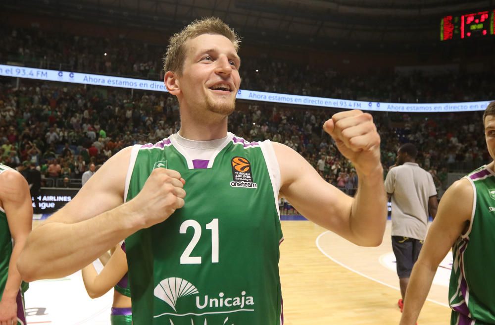 Una espectacular remontada en el último cuarto permite al Unicaja estrenarse en la Euroliga con un triunfo de prestigio que demuestra que los verdes están preparados para luchar por todo