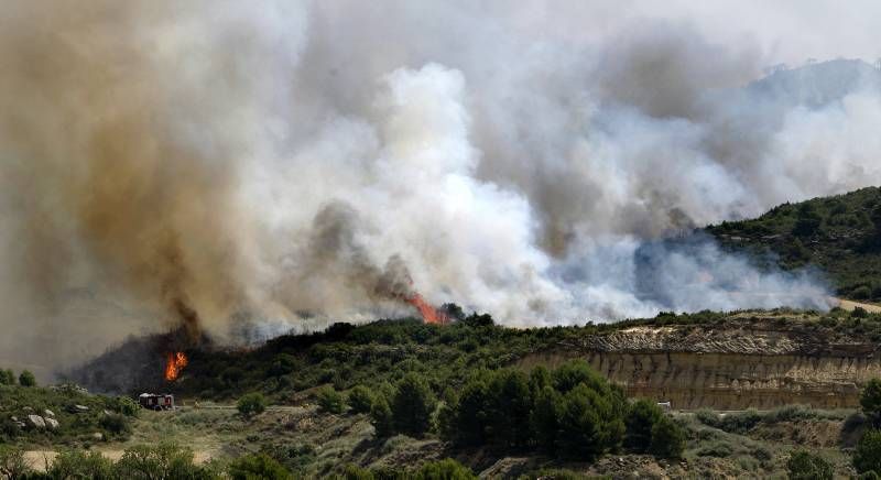 Fotogalería del incendio en el término de Luna en las Cinco Villas