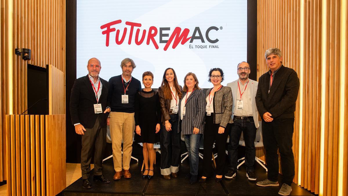 Foto de grupo de las y los participantes en el foro FuturEMAC®