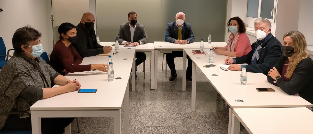 Los representantes de la CEV, UGT y CC OO durante la reunión que han mantenido.