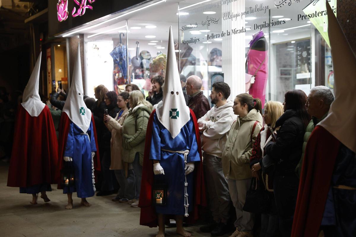 EN IMÁGENES: Avilés, a reventar en la procesión del Silencio