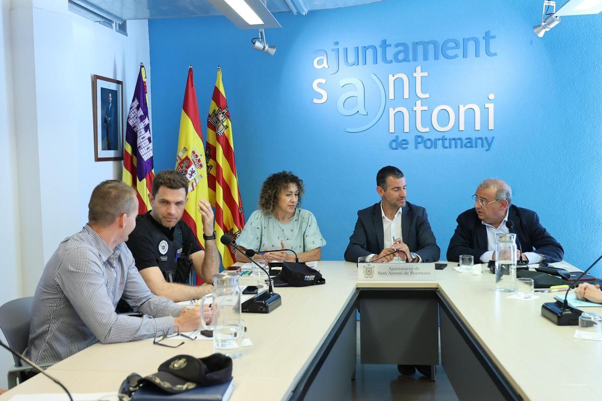 Mira aquí todas las imagenes de La Junta de Seguridad de Sant Antoni