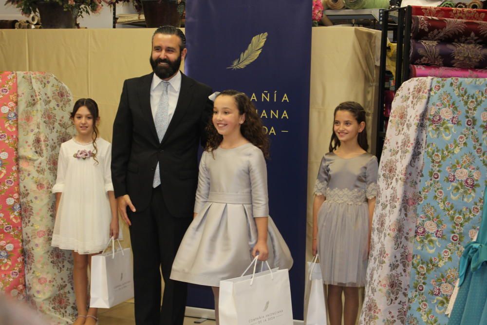 Compañía Valenciana de la Seda presentó las telas que lucirá la corte infantil de 2020. Bajo la dirección de Guillermo Catalá, la empresa se estrena como proveedor de telas de valenciana para las embajadoras de la fiesta.