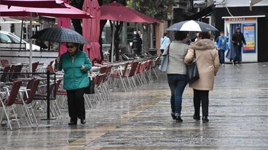 Tormentas y temperaturas más frías en el fin de semana