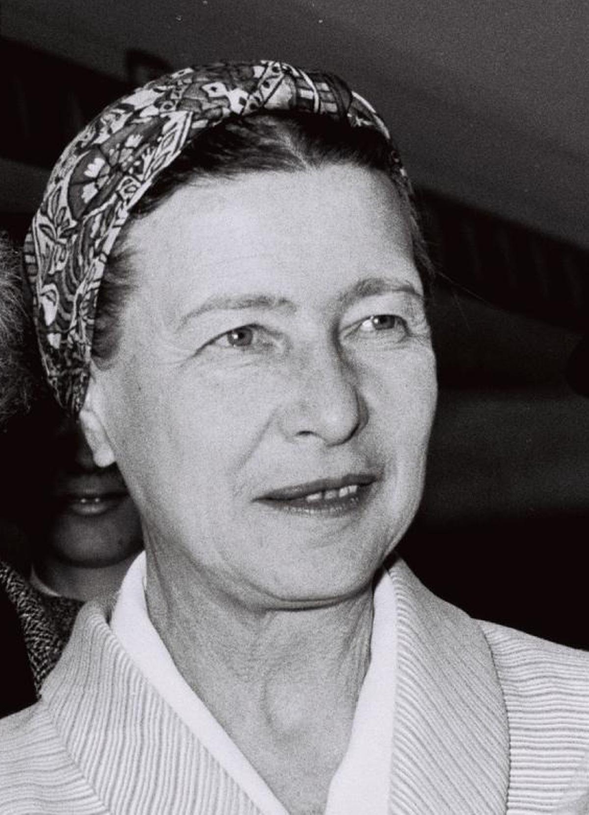 Simone de Beauvoir (1908-1986). La filósofa y escritora francesa, fue una de las grandes luchadoras contra el sistema patriarcal. Explicó su teoría en su libro, El segundo sexo, que afirma que los hombres han negado históricamente la identidad femenina, además de incluir críticas a la educación de los niños y a cuestiones como la visión de la maternidad como una esencia de la mujer.