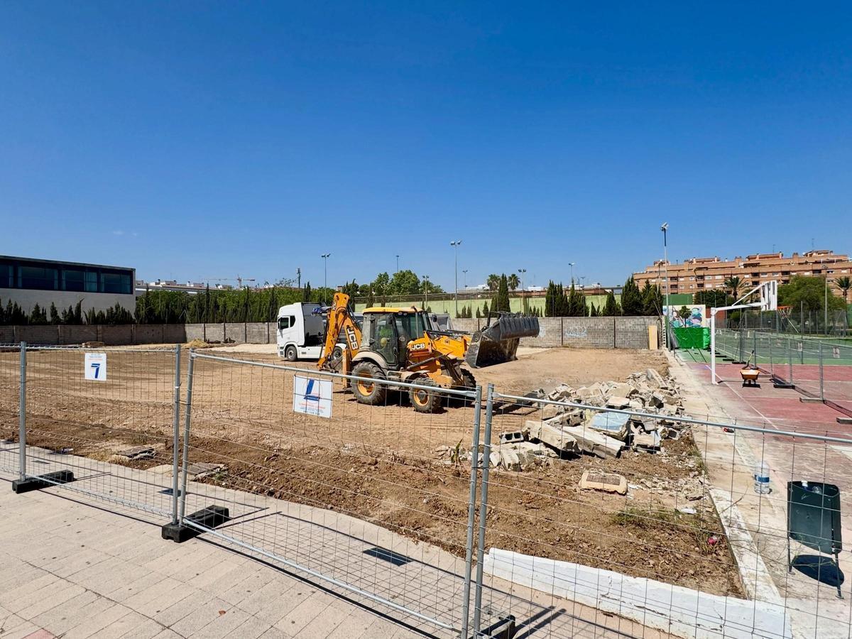 Inicio de las obras de la pista cubierta del polideportivo de Picassent.