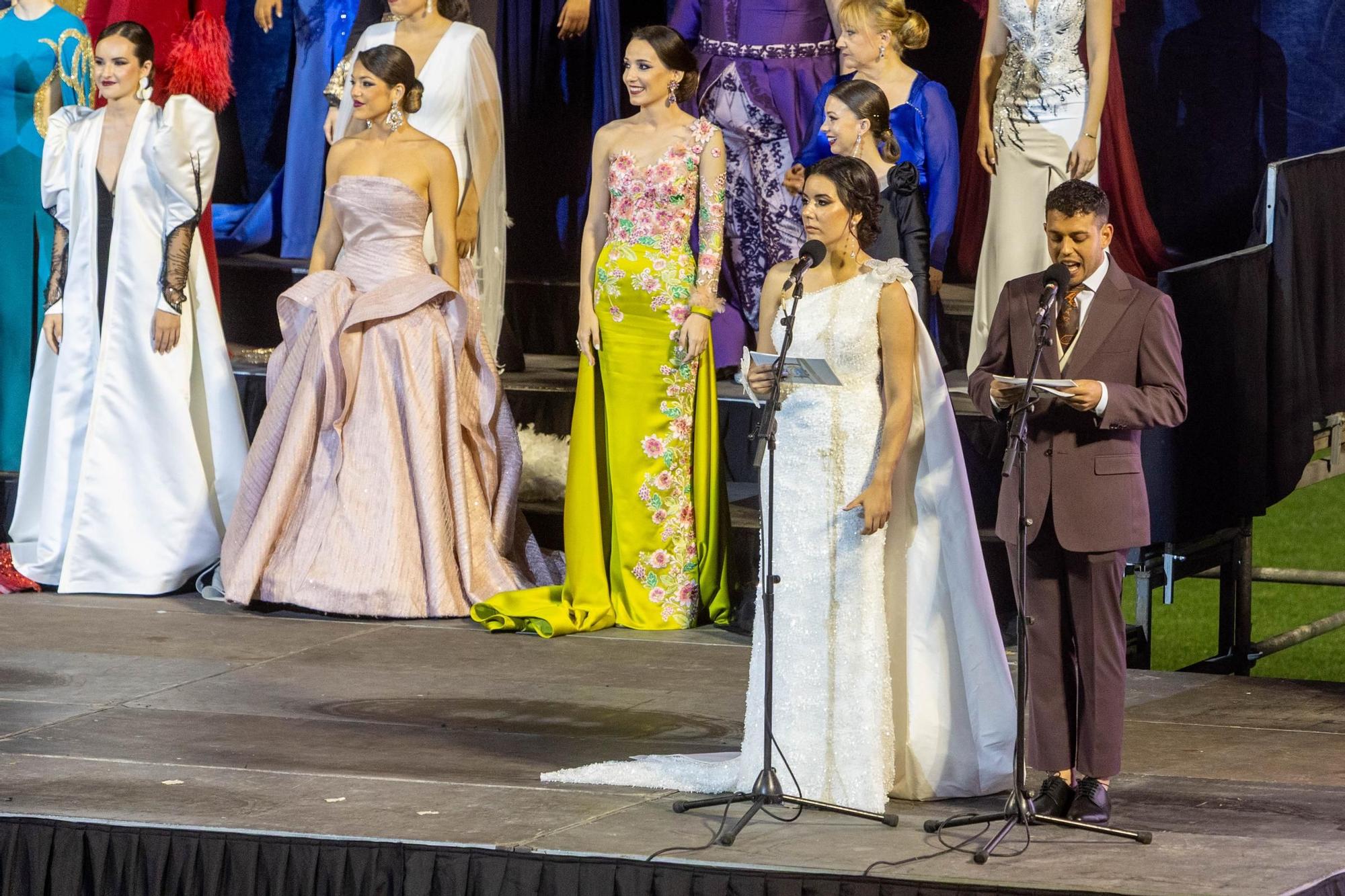 Las candidatas adultas a Bellea del Foc toman el Rico Pérez