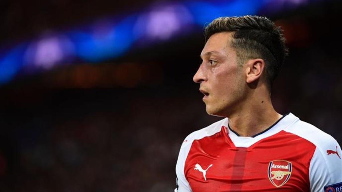 Özil le ha pedido 14 millones al Arsenal por renovar