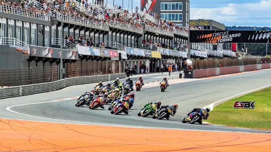 Odendaal gana la carrera de Superbike en el Circuit Ricardo Tormo