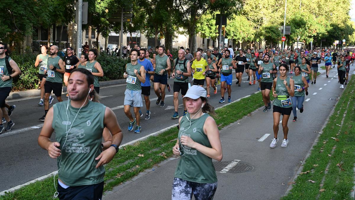 Búscate en las fotos de la Cursa de la Mercè 2022