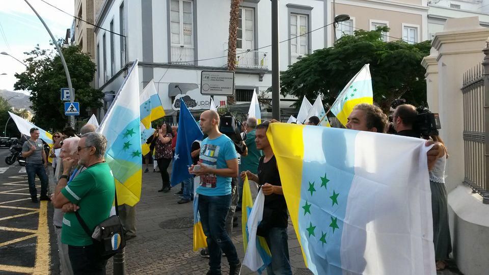 Izan la bandera de las siete estrellas verdes