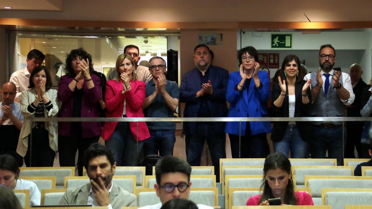Junqueras y otros miembros de la dirección siguiendo la comparecencia de Aragonès.