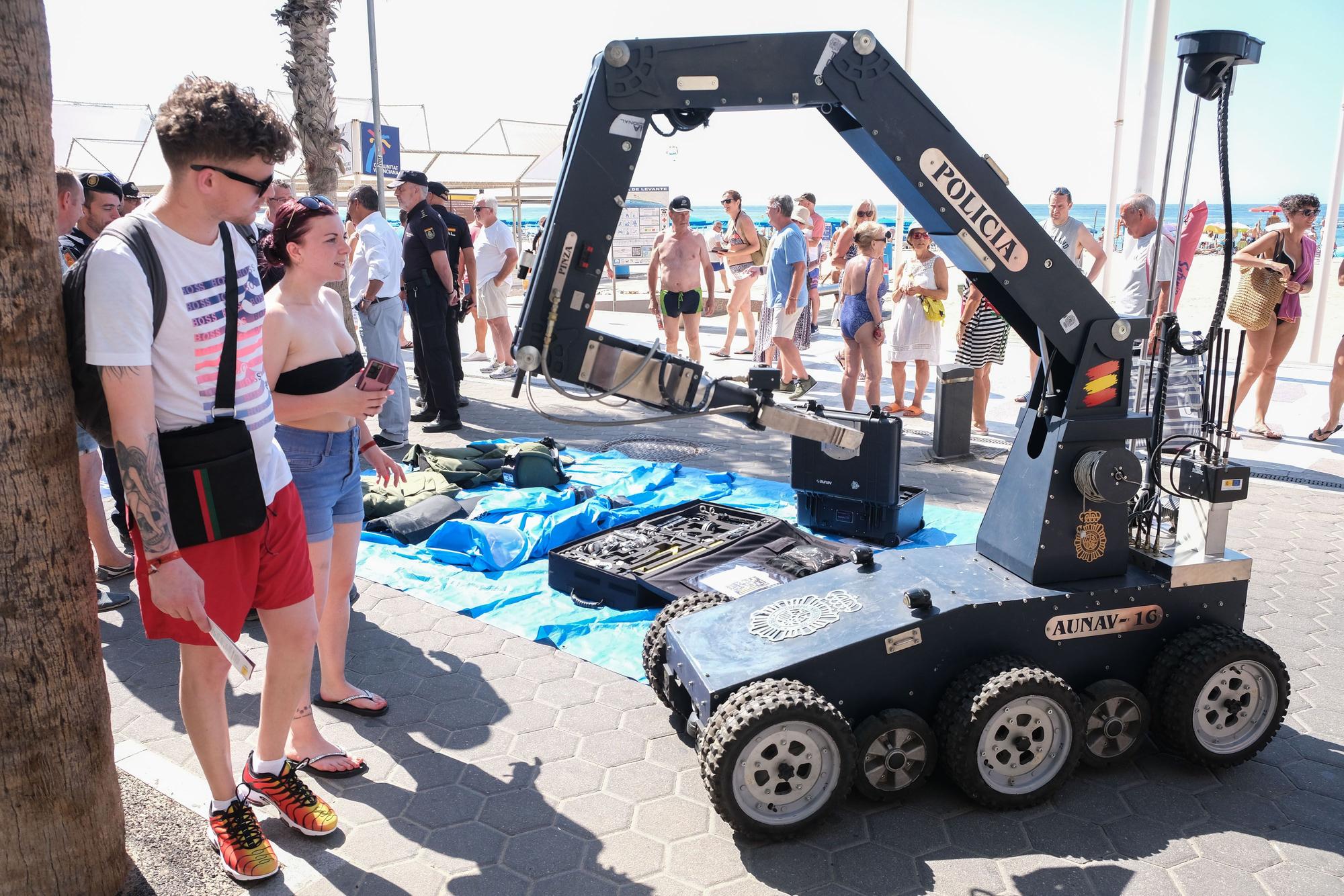 Así ha sido la exposición de medios de la Policía Nacional en Benidorm