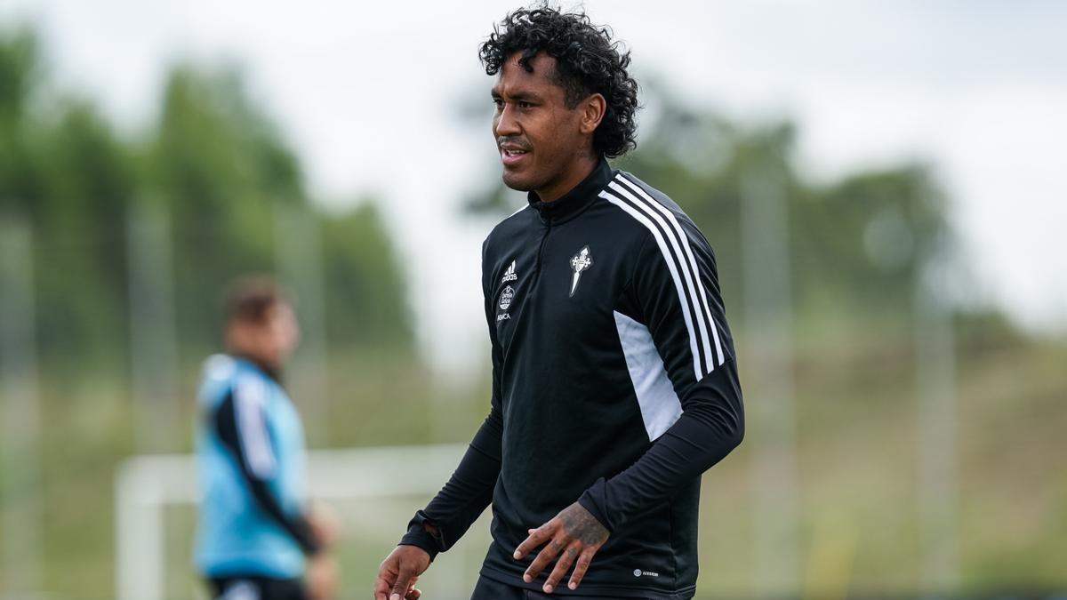 Renato Tapia, durante un entrenamiento en Afouteza.