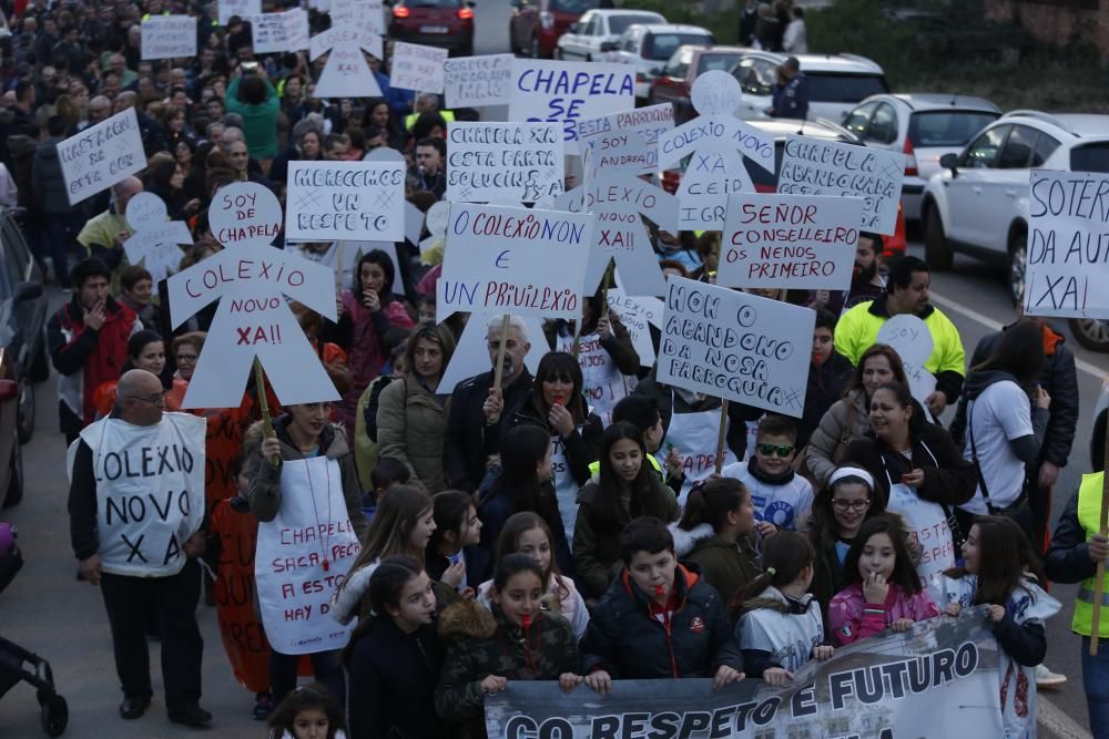 Dos mil vecinos secundan la marcha encabezada por niños y padres del CEIP Igrexa