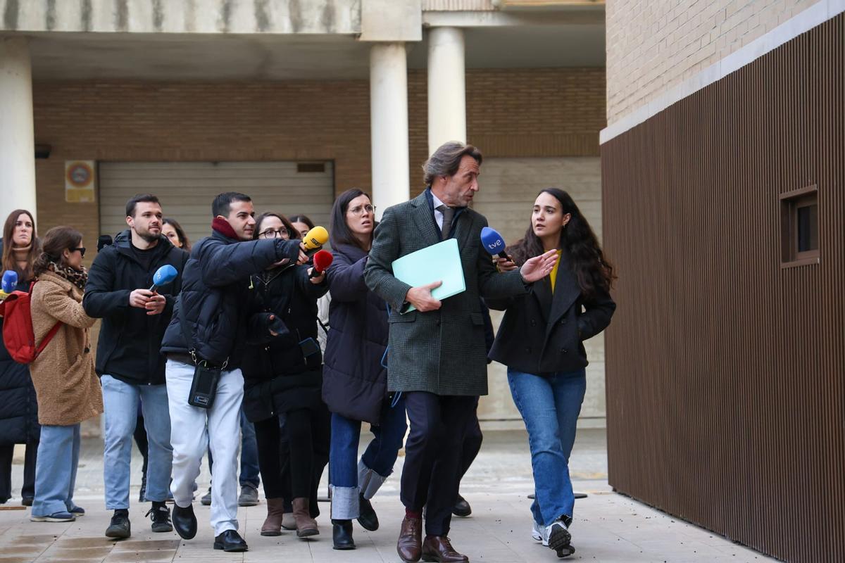 José manuel Cuenca evita a los periodistas al acudir a declarar a los juzgados de Catarroja en una de sus dos declaraciones en la causa de la dana.