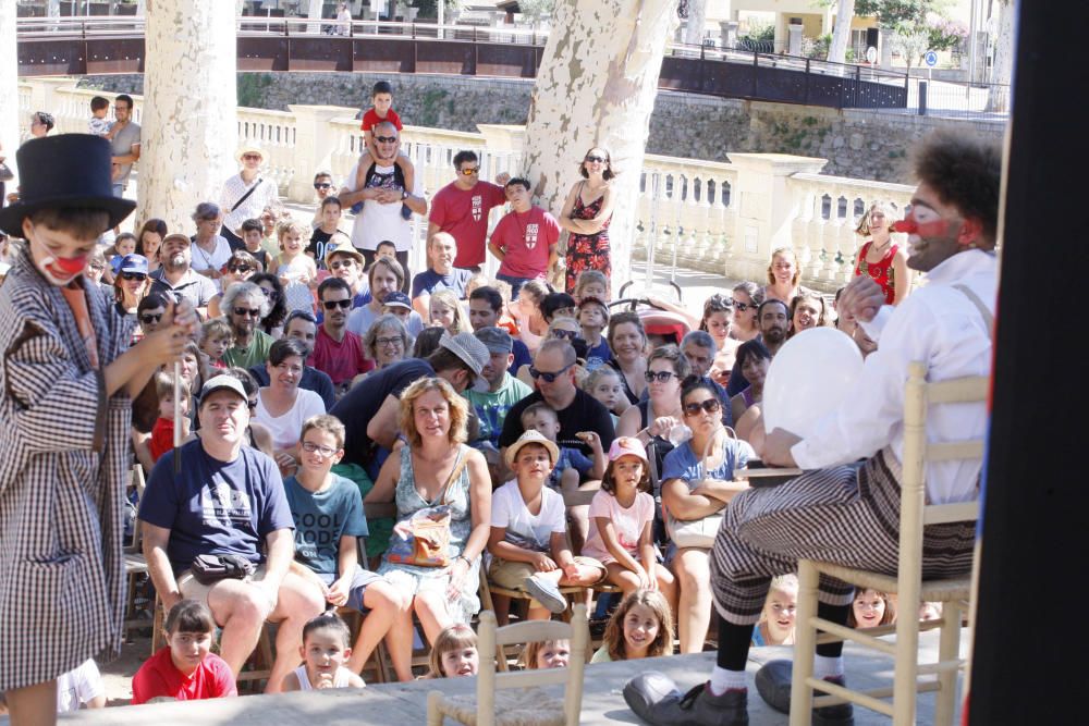 Fira del Circ al carrer de la Bisbal de l''Empordà