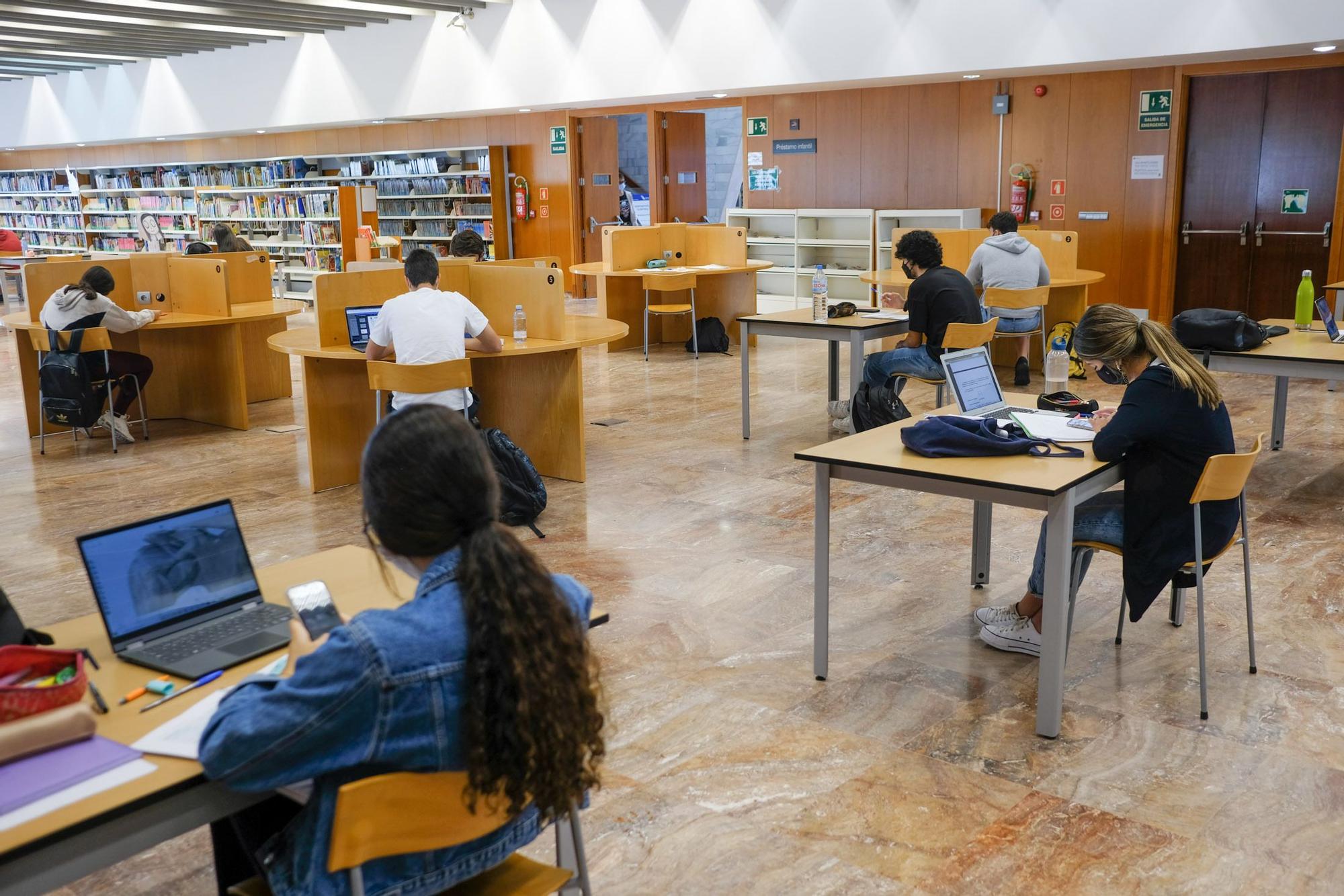 Así preparan los alumnos canarios la EBAU